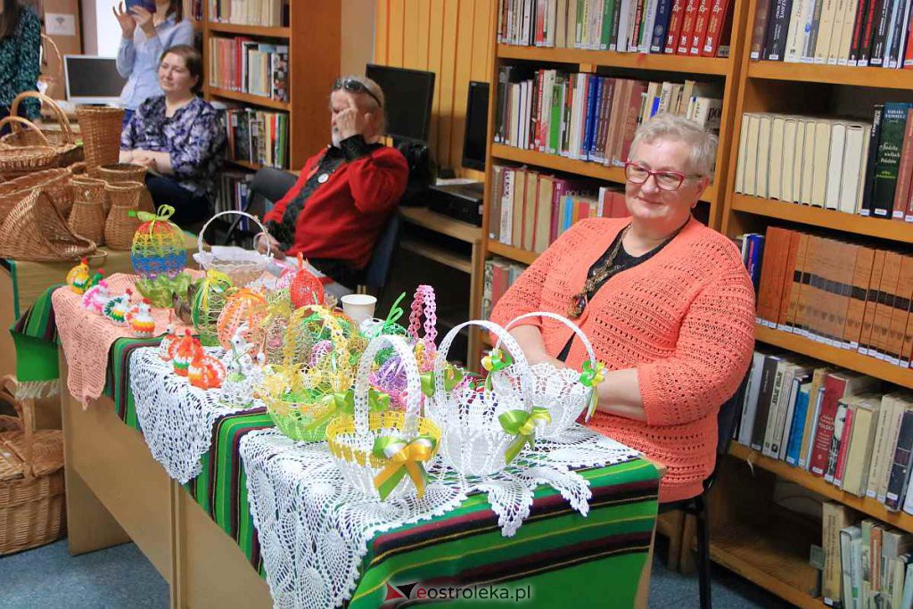 Koncert na kurpiowską nutę i przedświąteczny kiermasz w gmachu Gomulickiego [07.03.2022] - zdjęcie #34 - eOstroleka.pl