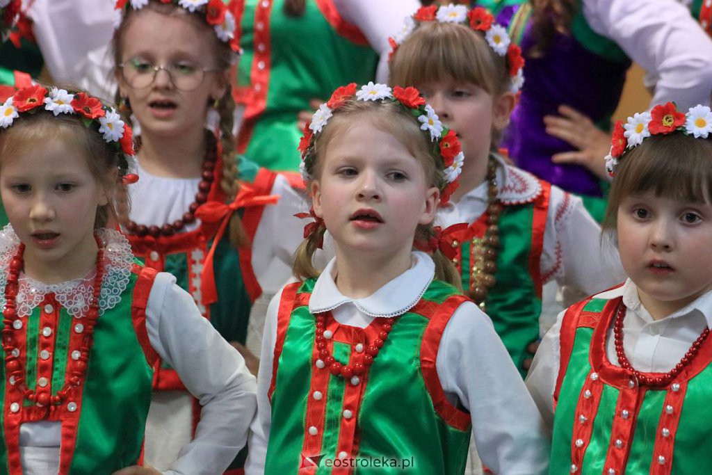 Koncert na kurpiowską nutę i przedświąteczny kiermasz w gmachu Gomulickiego [07.03.2022] - zdjęcie #27 - eOstroleka.pl