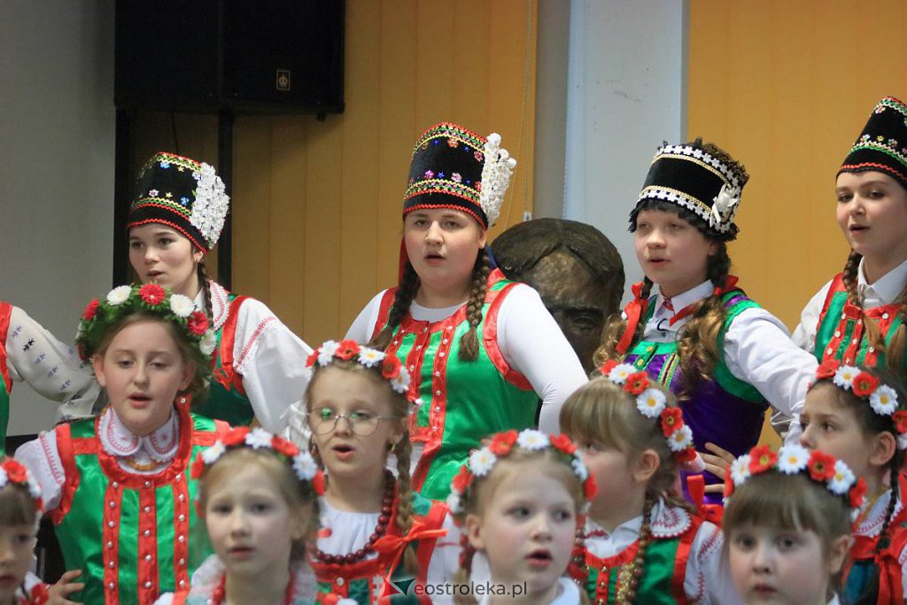 Koncert na kurpiowską nutę i przedświąteczny kiermasz w gmachu Gomulickiego [07.03.2022] - zdjęcie #23 - eOstroleka.pl