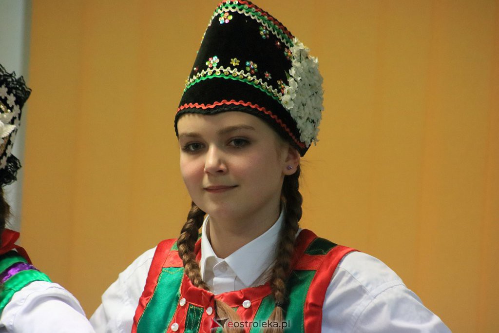 Koncert na kurpiowską nutę i przedświąteczny kiermasz w gmachu Gomulickiego [07.03.2022] - zdjęcie #17 - eOstroleka.pl