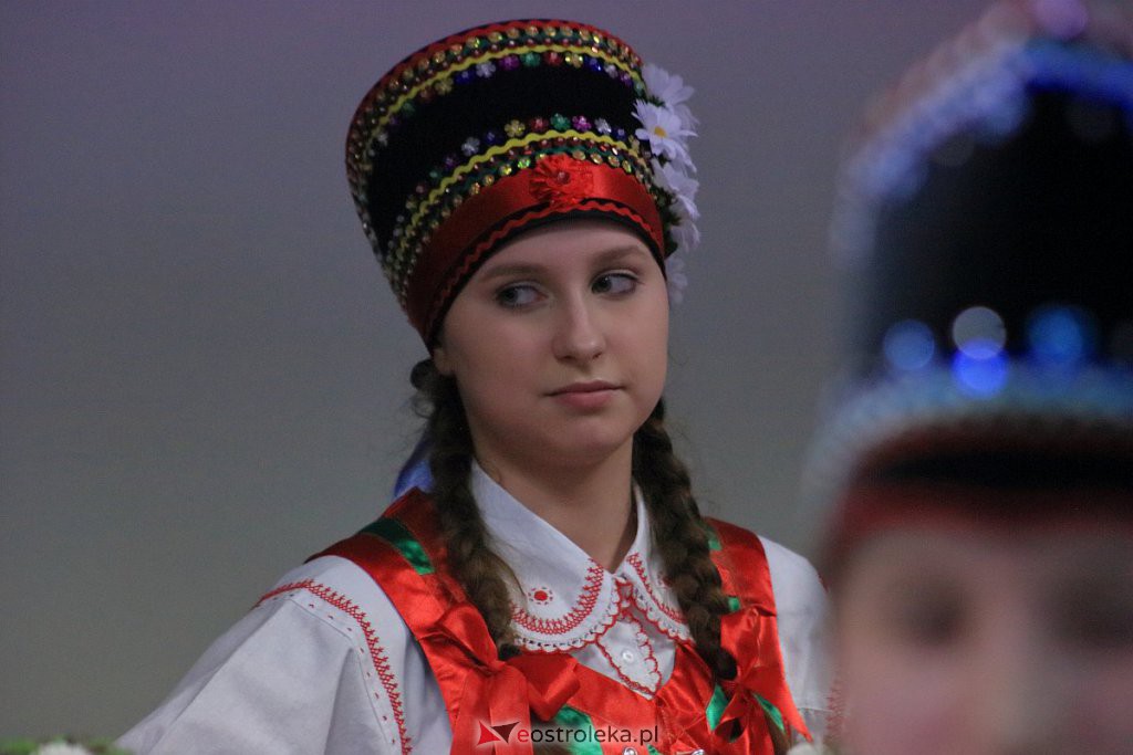 Koncert na kurpiowską nutę i przedświąteczny kiermasz w gmachu Gomulickiego [07.03.2022] - zdjęcie #13 - eOstroleka.pl