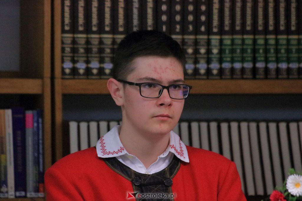 Koncert na kurpiowską nutę i przedświąteczny kiermasz w gmachu Gomulickiego [07.03.2022] - zdjęcie #9 - eOstroleka.pl