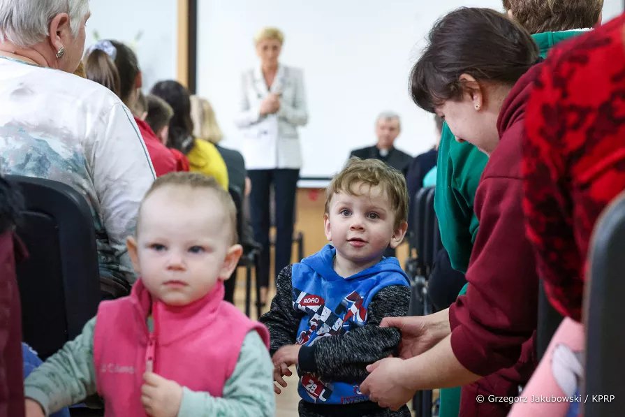 Pierwsza Dama z wizytą w naszym regionie. Spotkała się z uchodźcami z Ukrainy [08.04.2022] - zdjęcie #3 - eOstroleka.pl