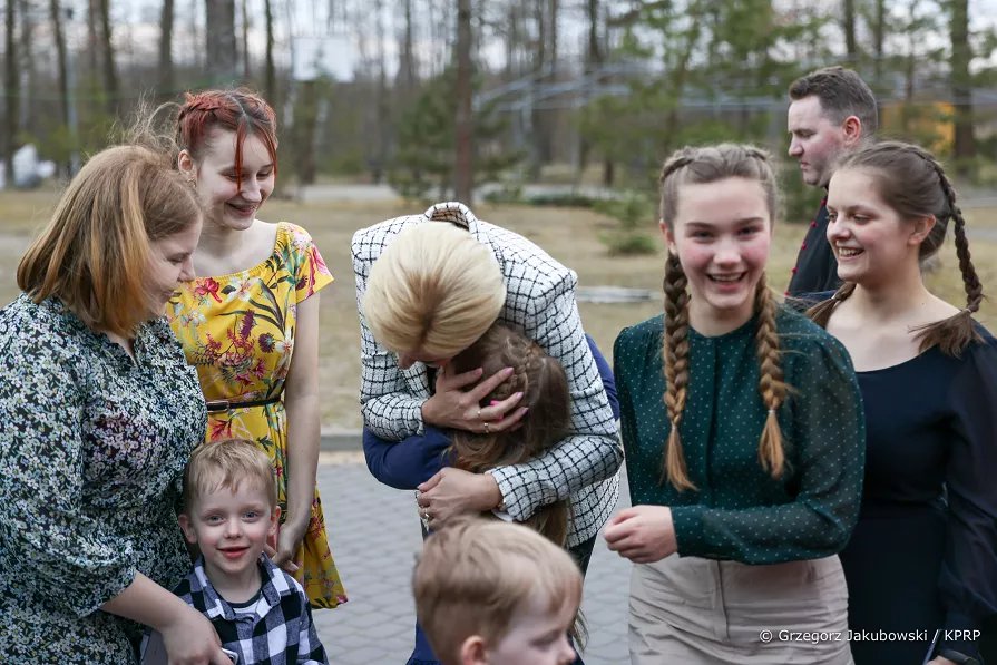 Pierwsza Dama z wizytą w naszym regionie. Spotkała się z uchodźcami z Ukrainy [08.04.2022] - zdjęcie #17 - eOstroleka.pl