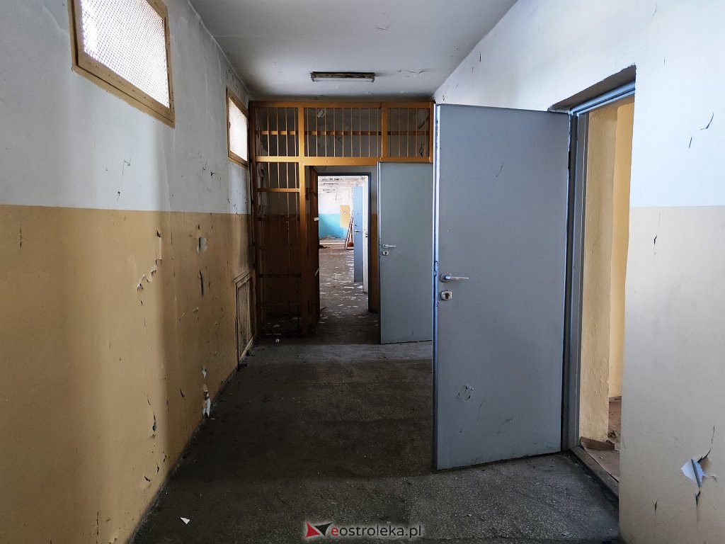 Opuszczona komenda policji - kwiecień 2022 r. - zdjęcie #31 - eOstroleka.pl