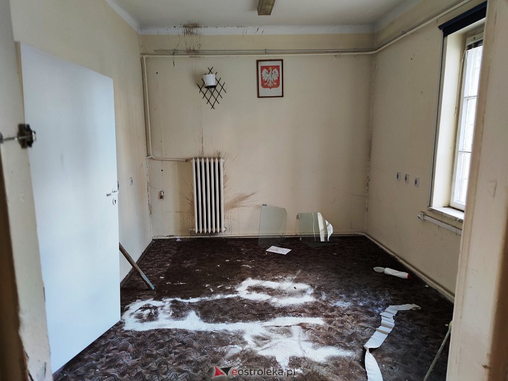 Opuszczona komenda policji - kwiecień 2022 r. - zdjęcie #23 - eOstroleka.pl