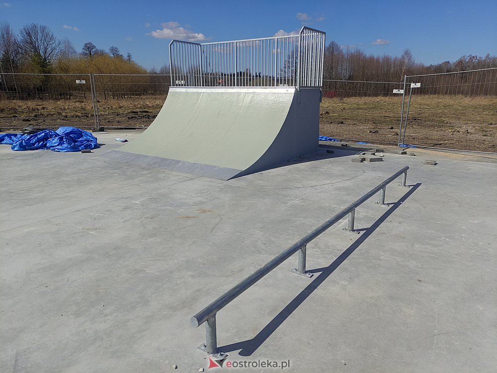 Budowa skateparku w Rzekuniu na finiszu. Kiedy otwarcie obiektu? [12.04.2022] - zdjęcie #2 - eOstroleka.pl