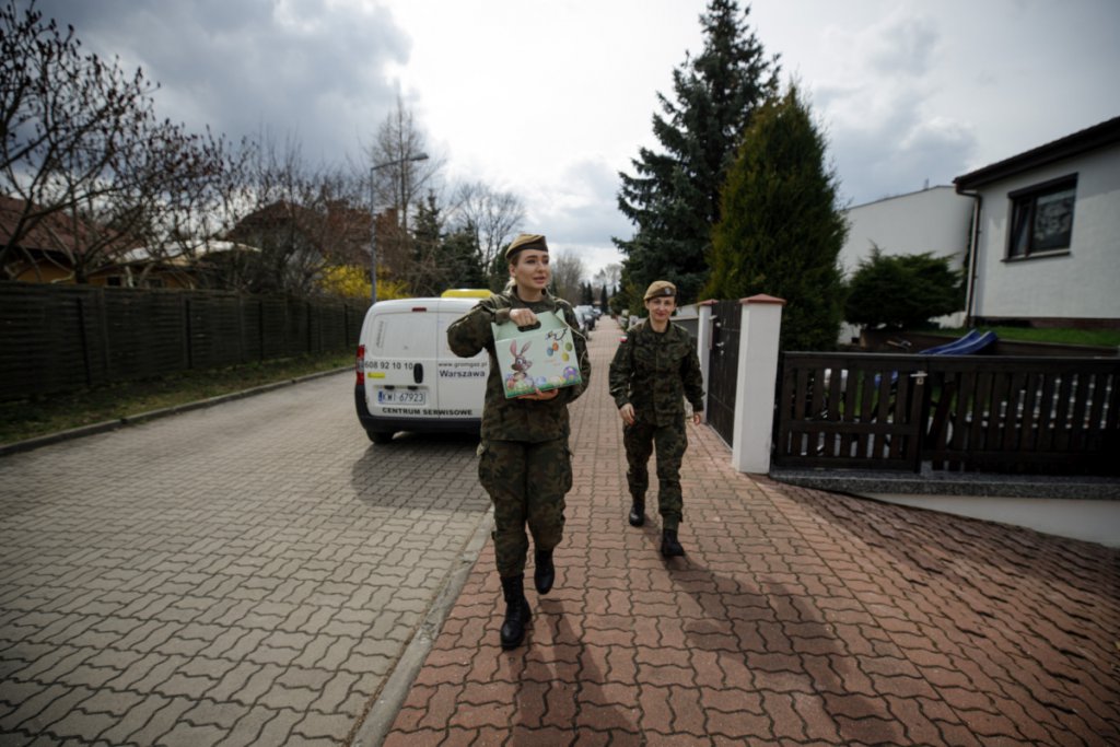 Paczka dla Kombatanta: Żołnierze 5 Mazowieckiej Brygady Obrony Terytorialnej odwiedzili kombatantów - zdjęcie #3 - eOstroleka.pl