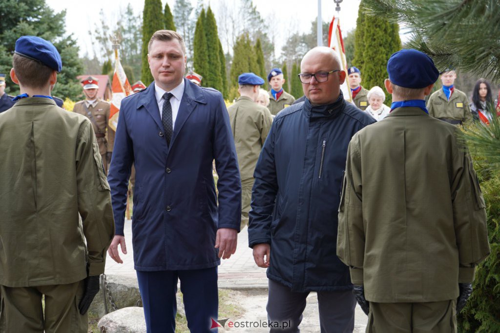 Miejskie obchody 82. rocznicy Zbrodni Katyńskiej [13.04.2022] - zdjęcie #35 - eOstroleka.pl