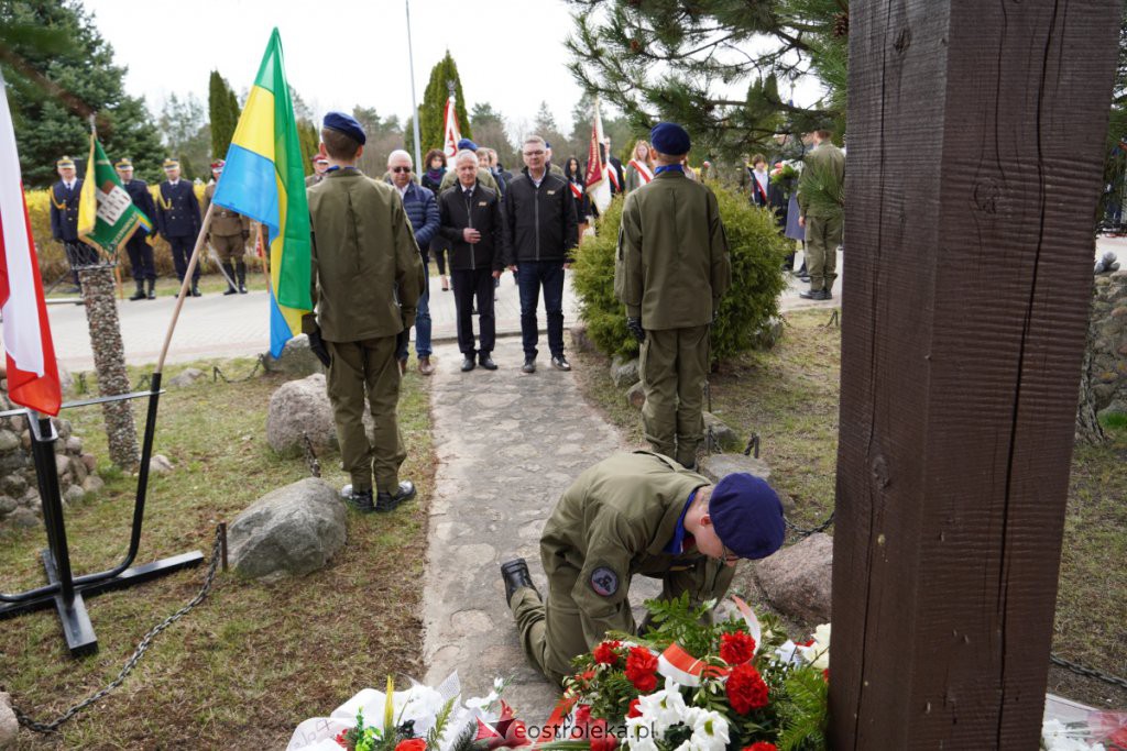 Miejskie obchody 82. rocznicy Zbrodni Katyńskiej [13.04.2022] - zdjęcie #25 - eOstroleka.pl