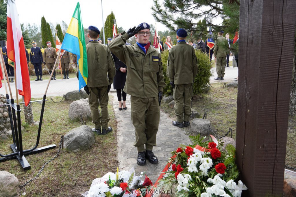 Miejskie obchody 82. rocznicy Zbrodni Katyńskiej [13.04.2022] - zdjęcie #20 - eOstroleka.pl