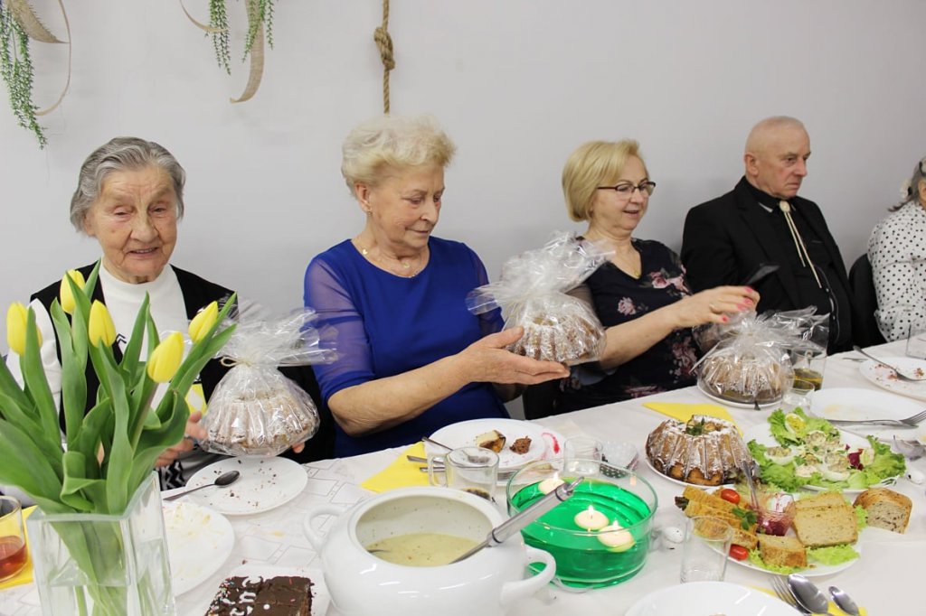 Spotkanie Wielkanocne w Dziennym Domu ,,Senior+ w Olszewie-Borkach - zdjęcie #2 - eOstroleka.pl