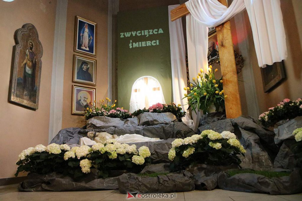 Groby Pańskie w ostrołęckich kościołach [16.04.2022] - zdjęcie #30 - eOstroleka.pl