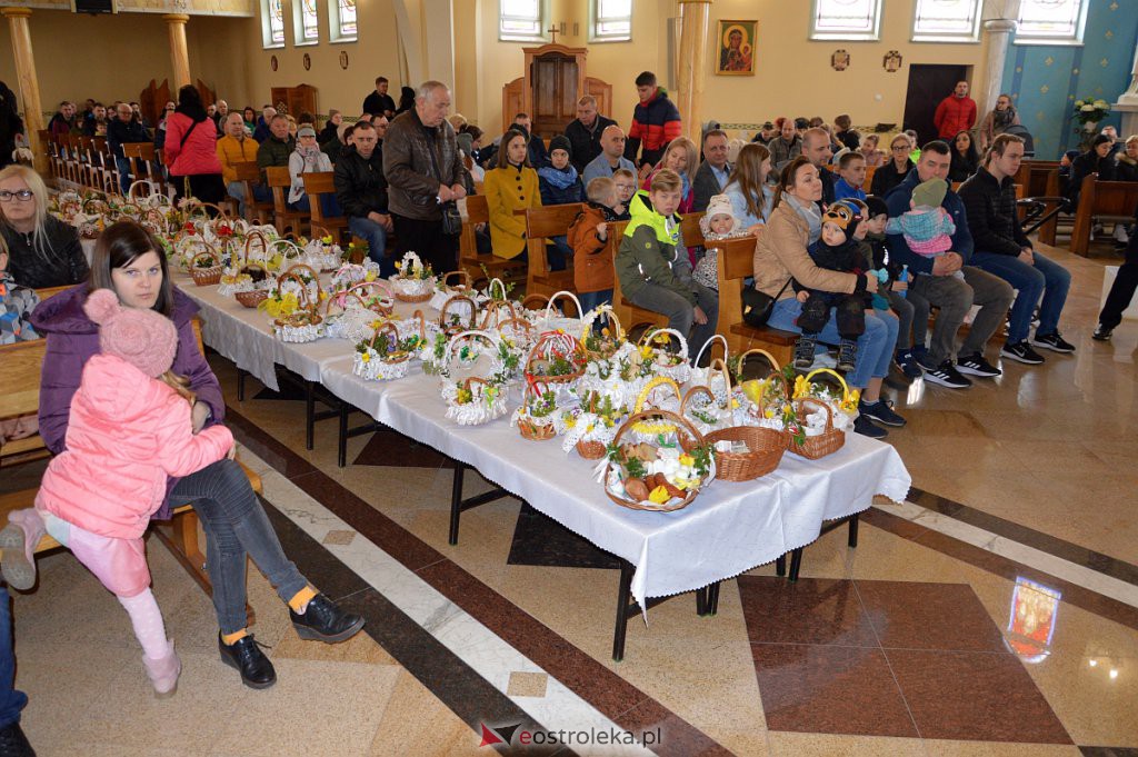 Święcenie pokarmów w Ostrołęce [16.04.2022] - zdjęcie #1 - eOstroleka.pl