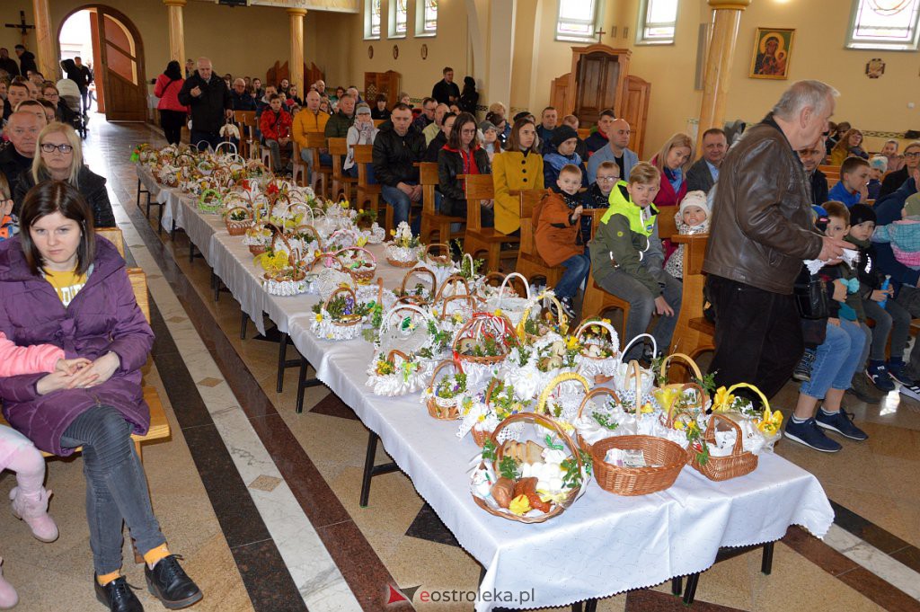 Święcenie pokarmów w Ostrołęce [16.04.2022] - zdjęcie #2 - eOstroleka.pl