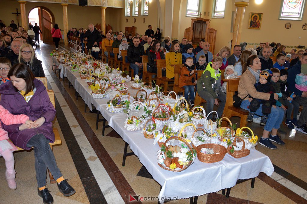 Święcenie pokarmów w Ostrołęce [16.04.2022] - zdjęcie #3 - eOstroleka.pl