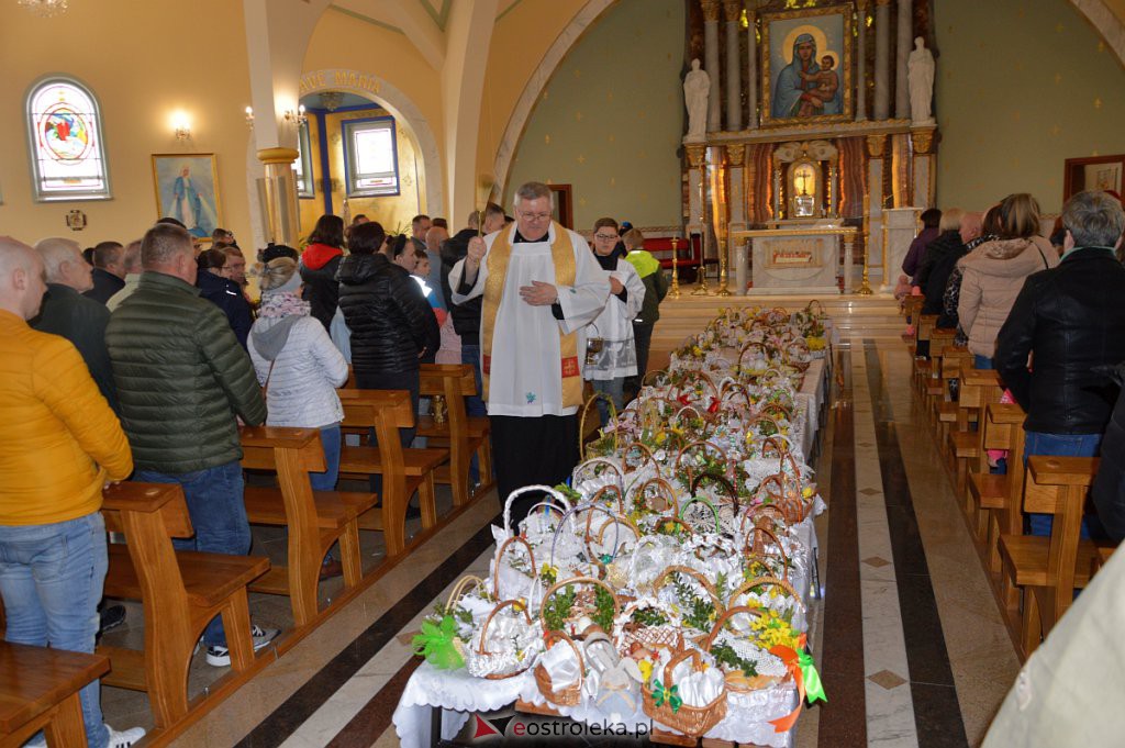 Święcenie pokarmów w Ostrołęce [16.04.2022] - zdjęcie #12 - eOstroleka.pl