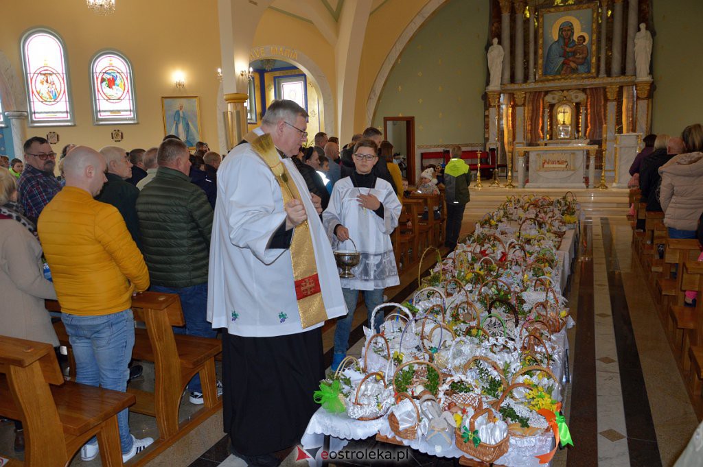 Święcenie pokarmów w Ostrołęce [16.04.2022] - zdjęcie #14 - eOstroleka.pl