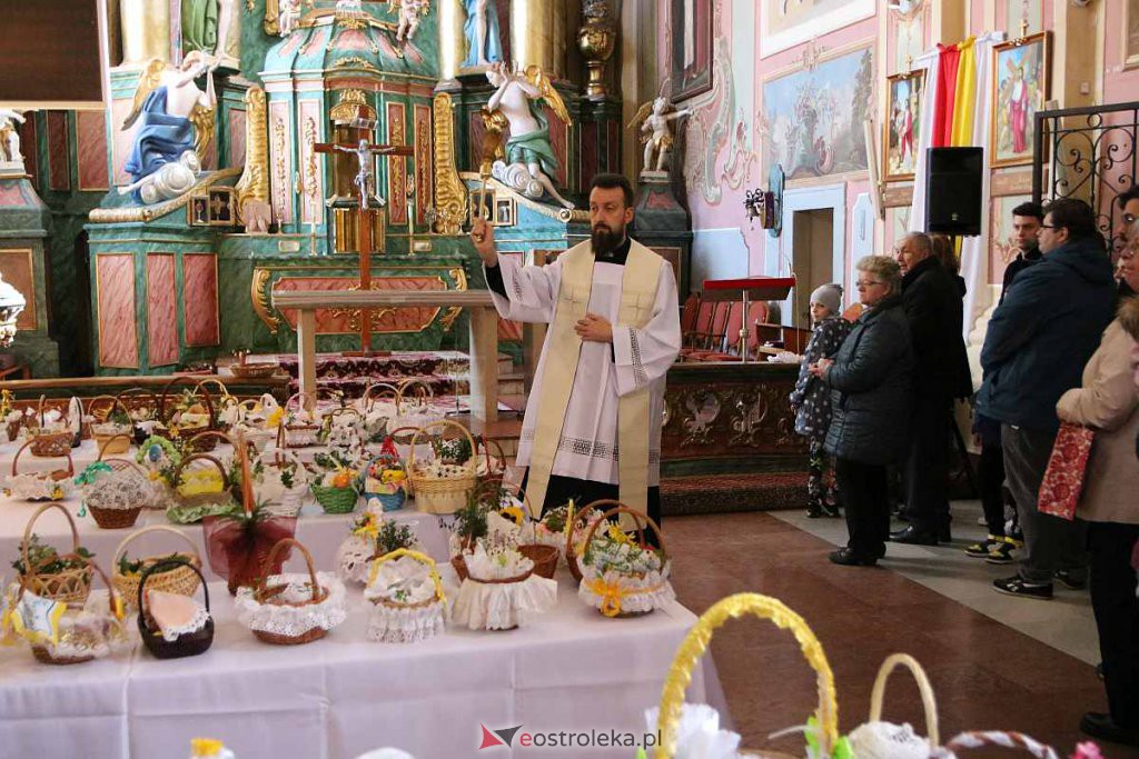 Święcenie pokarmów w Ostrołęce [16.04.2022] - zdjęcie #3 - eOstroleka.pl