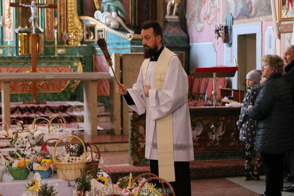 Święcenie pokarmów w Ostrołęce [16.04.2022] - zdjęcie #2 - eOstroleka.pl