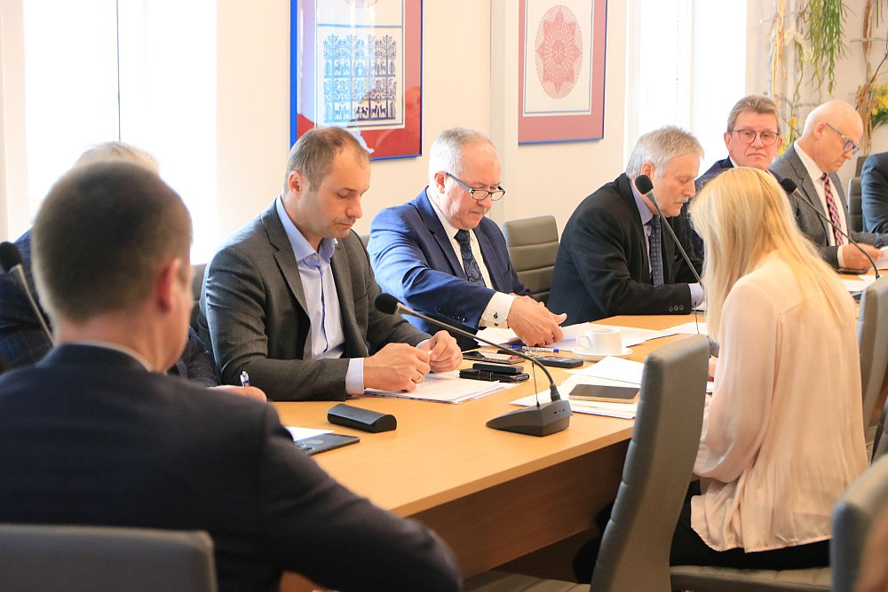 XLVII sesja Rady Powiatu w Ostrołęce [21.04.2022] - zdjęcie #3 - eOstroleka.pl