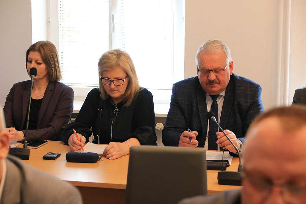 XLVII sesja Rady Powiatu w Ostrołęce [21.04.2022] - zdjęcie #22 - eOstroleka.pl