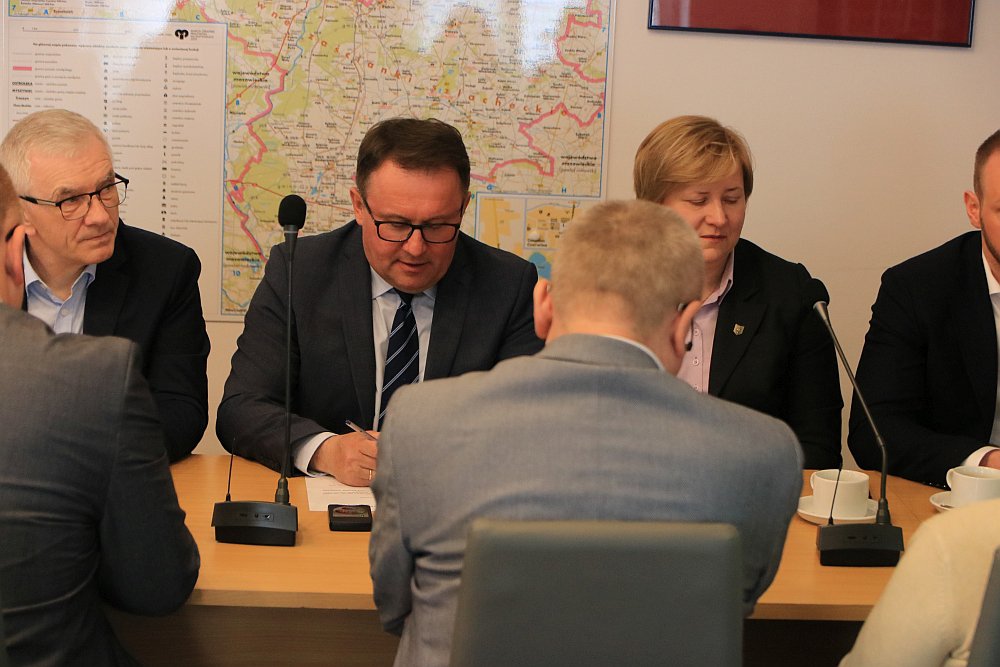 XLVII sesja Rady Powiatu w Ostrołęce [21.04.2022] - zdjęcie #25 - eOstroleka.pl