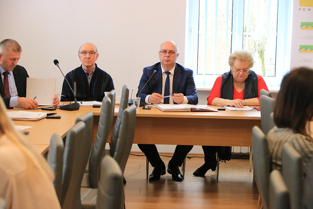 XLVII sesja Rady Powiatu w Ostrołęce [21.04.2022] - zdjęcie #33 - eOstroleka.pl