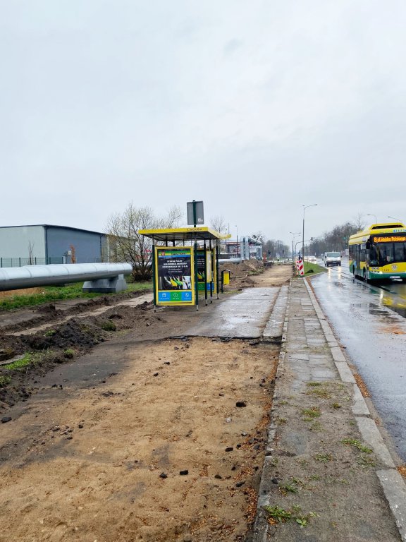 Budują brakujący odcinek ścieżki rowerowej na osiedlu Wojciechowice [21.04.2022] - zdjęcie #1 - eOstroleka.pl