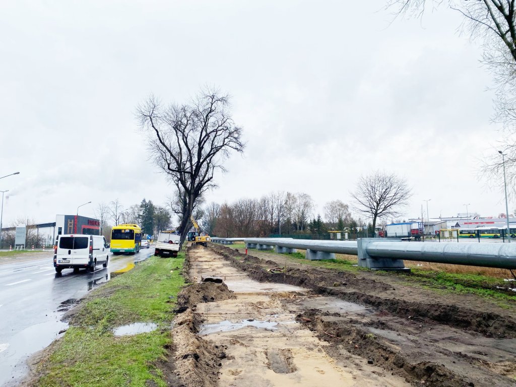 Budują brakujący odcinek ścieżki rowerowej na osiedlu Wojciechowice [21.04.2022] - zdjęcie #3 - eOstroleka.pl