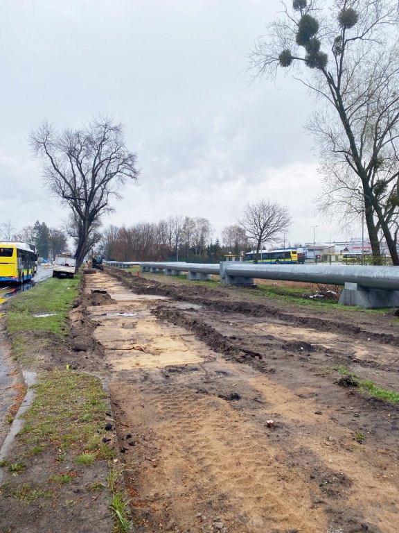 Budują brakujący odcinek ścieżki rowerowej na osiedlu Wojciechowice [21.04.2022] - zdjęcie #5 - eOstroleka.pl