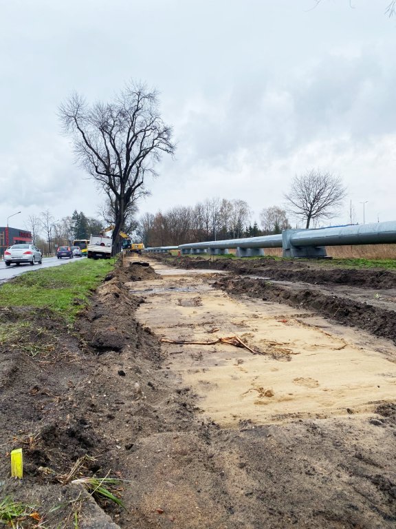Budują brakujący odcinek ścieżki rowerowej na osiedlu Wojciechowice [21.04.2022] - zdjęcie #8 - eOstroleka.pl