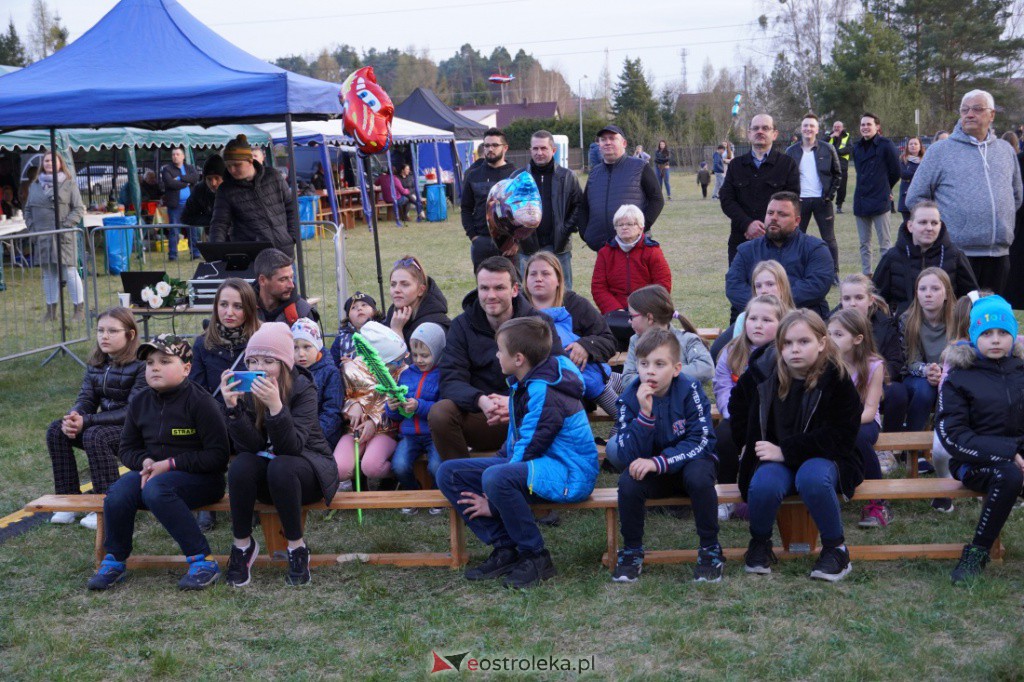 Festyn charytatywny w Nowej Wsi Solidarni z Ukrainą. Madma i Tuhaj Bej [24.04.2022] - zdjęcie #5 - eOstroleka.pl