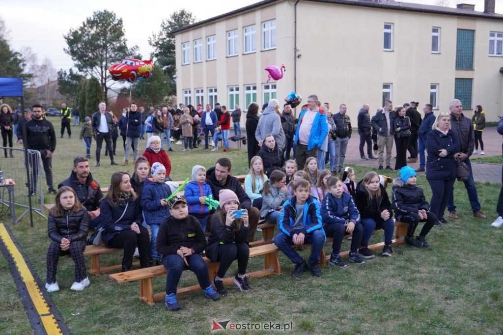 Festyn charytatywny w Nowej Wsi Solidarni z Ukrainą. Madma i Tuhaj Bej [24.04.2022] - zdjęcie #14 - eOstroleka.pl