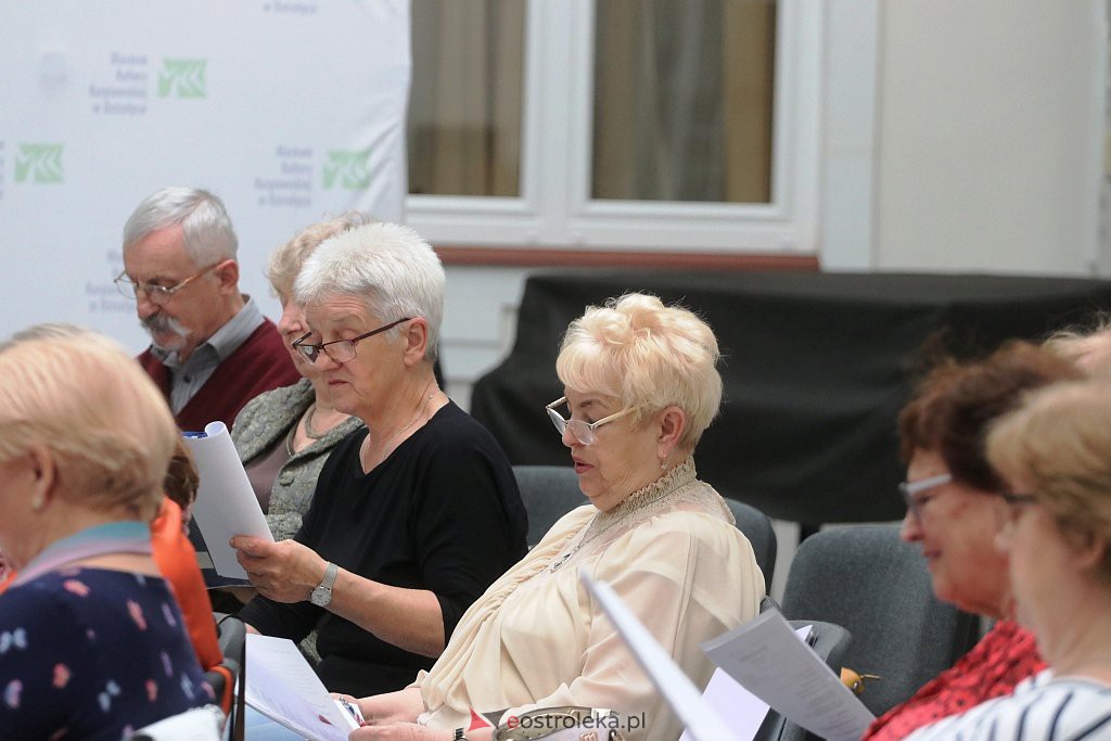 Śpiewające spotkanie w Muzeum Kultury Kurpiowskiej [24.04.2022] - zdjęcie #10 - eOstroleka.pl