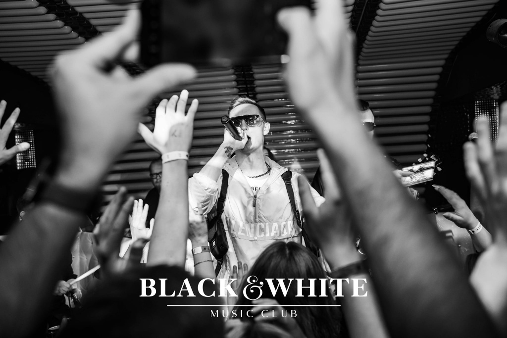 Lany Poniedziałek w Clubie Black&White. Wystąpił Spontan [18.04.2022] - zdjęcie #29 - eOstroleka.pl