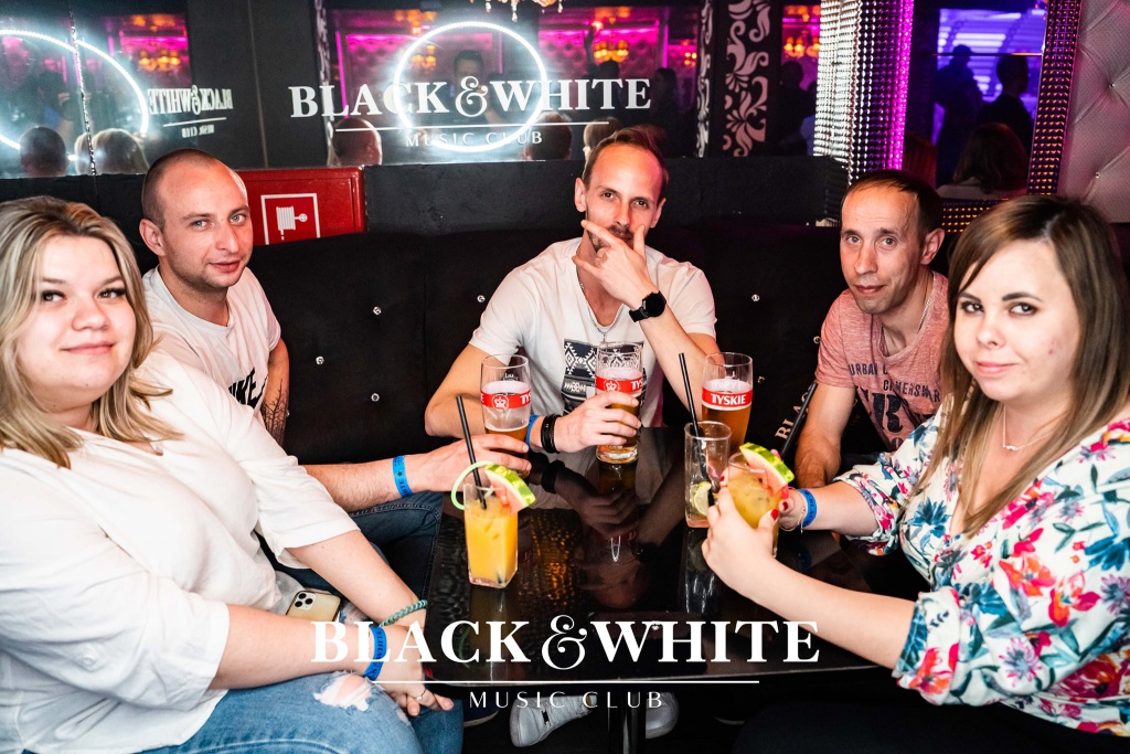 Lany Poniedziałek w Clubie Black&White. Wystąpił Spontan [18.04.2022] - zdjęcie #95 - eOstroleka.pl