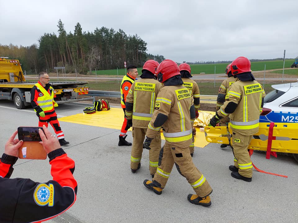 Akcja służb ratunkowych na drodze nr 61.  [26.04.2022] - zdjęcie #4 - eOstroleka.pl