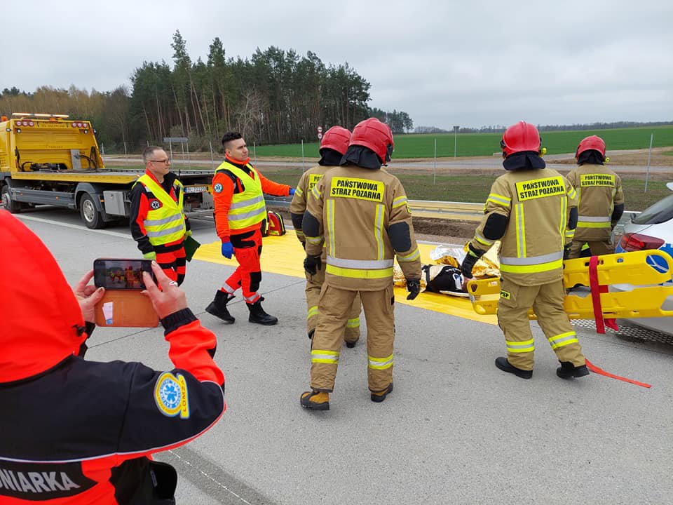 Akcja służb ratunkowych na drodze nr 61.  [26.04.2022] - zdjęcie #5 - eOstroleka.pl