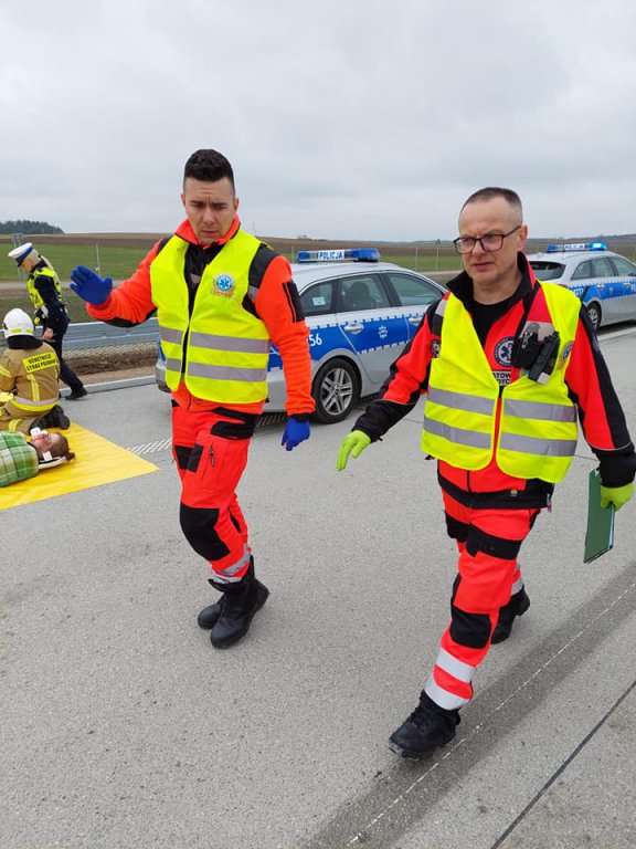 Akcja służb ratunkowych na drodze nr 61.  [26.04.2022] - zdjęcie #9 - eOstroleka.pl