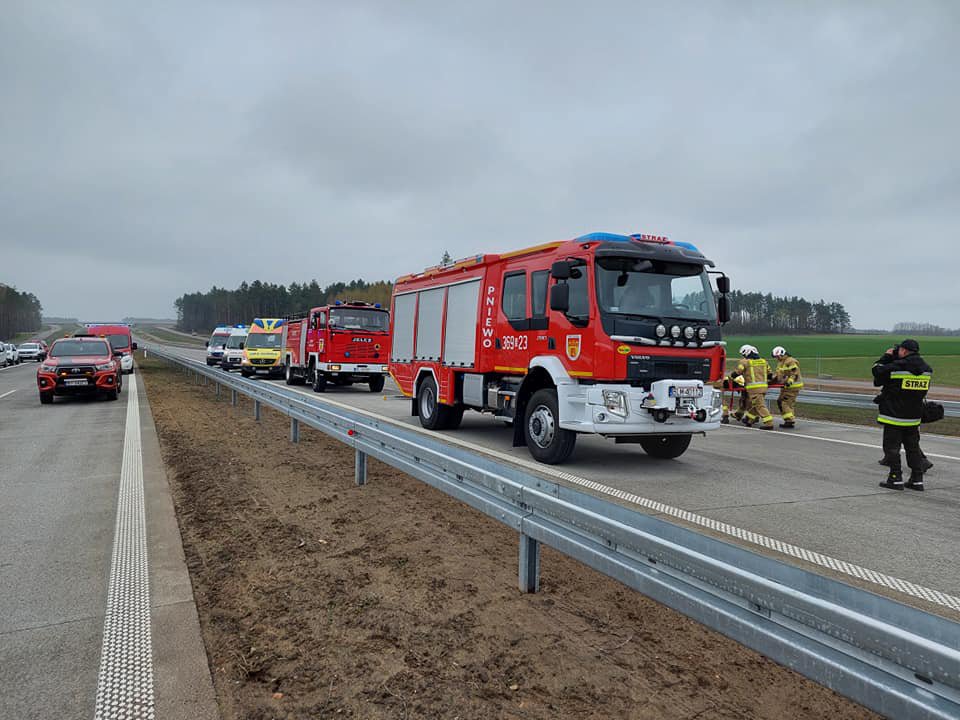 Akcja służb ratunkowych na drodze nr 61.  [26.04.2022] - zdjęcie #11 - eOstroleka.pl