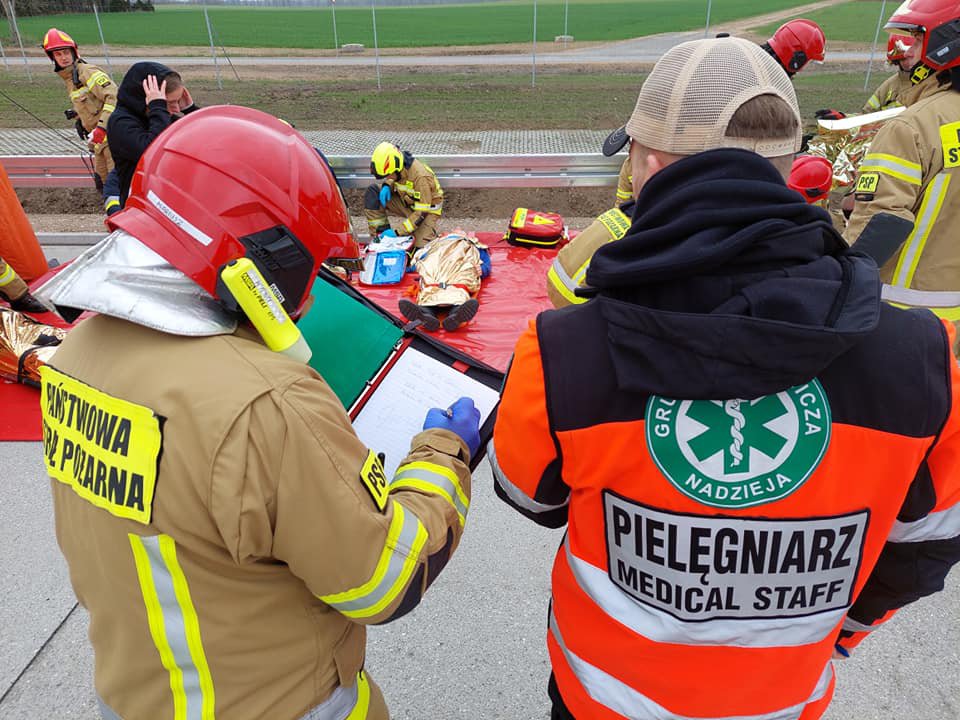 Akcja służb ratunkowych na drodze nr 61.  [26.04.2022] - zdjęcie #12 - eOstroleka.pl