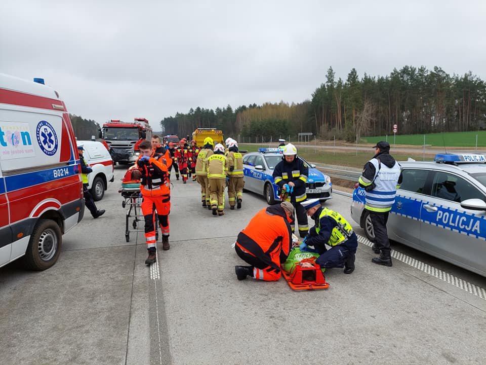 Akcja służb ratunkowych na drodze nr 61.  [26.04.2022] - zdjęcie #12 - eOstroleka.pl