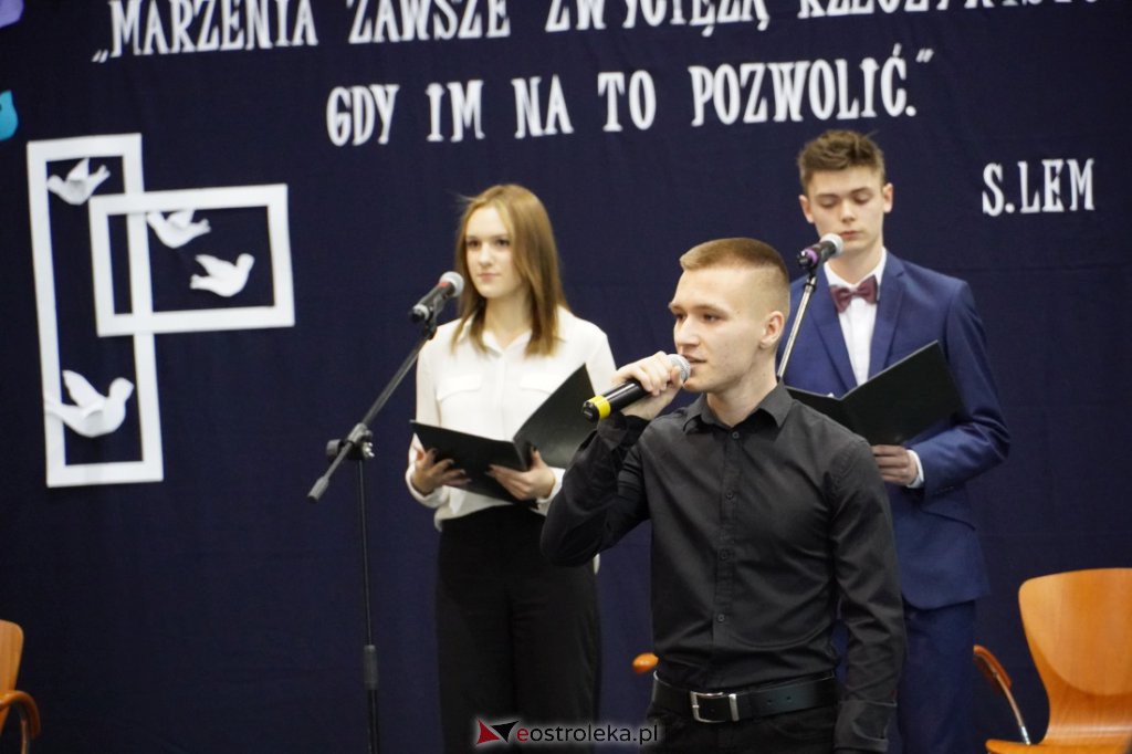 Zakończenie roku szkolnego maturzystów z III LO 2021/2022 [28.04.2022] - zdjęcie #1 - eOstroleka.pl