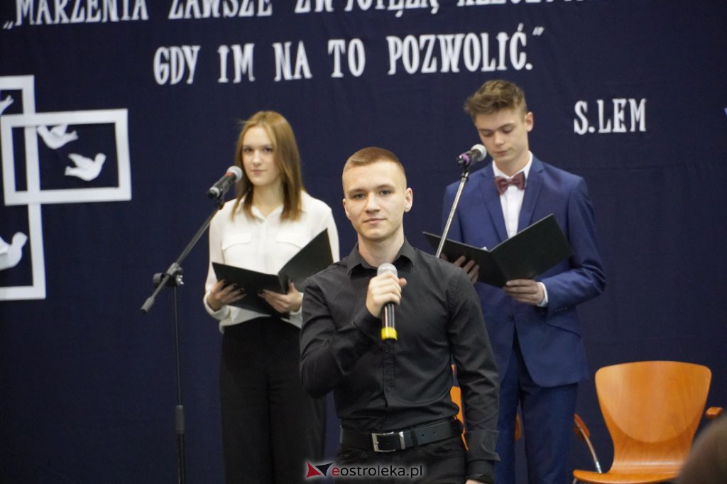 Zakończenie roku szkolnego maturzystów z III LO 2021/2022 [28.04.2022] - zdjęcie #2 - eOstroleka.pl