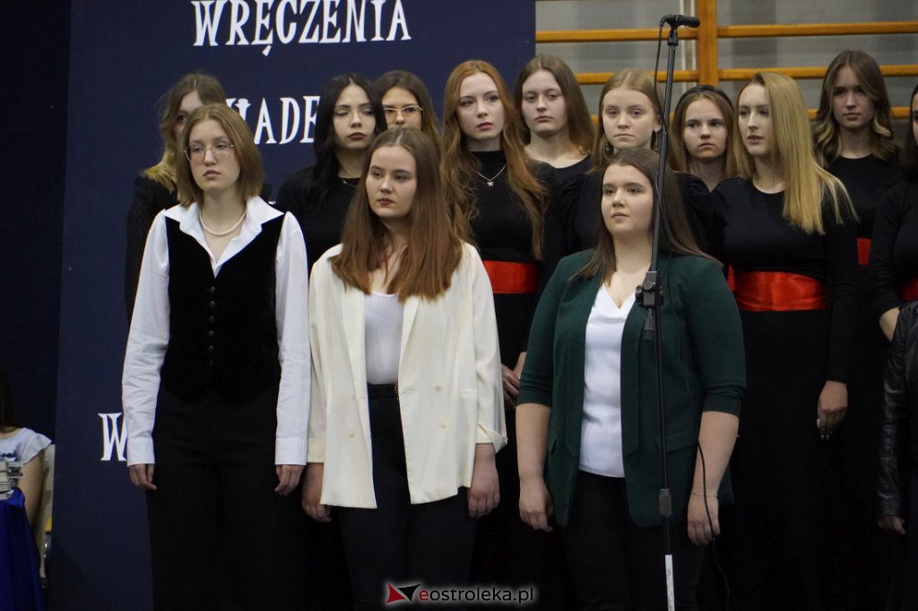 Zakończenie roku szkolnego maturzystów z III LO 2021/2022 [28.04.2022] - zdjęcie #3 - eOstroleka.pl