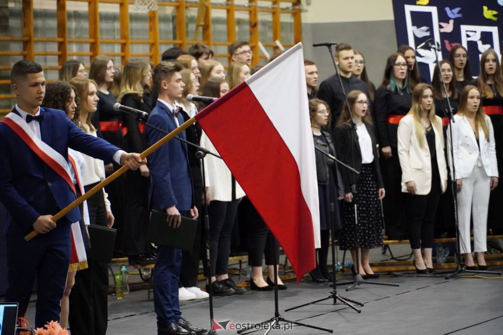 Zakończenie roku szkolnego maturzystów z III LO 2021/2022 [28.04.2022] - zdjęcie #7 - eOstroleka.pl