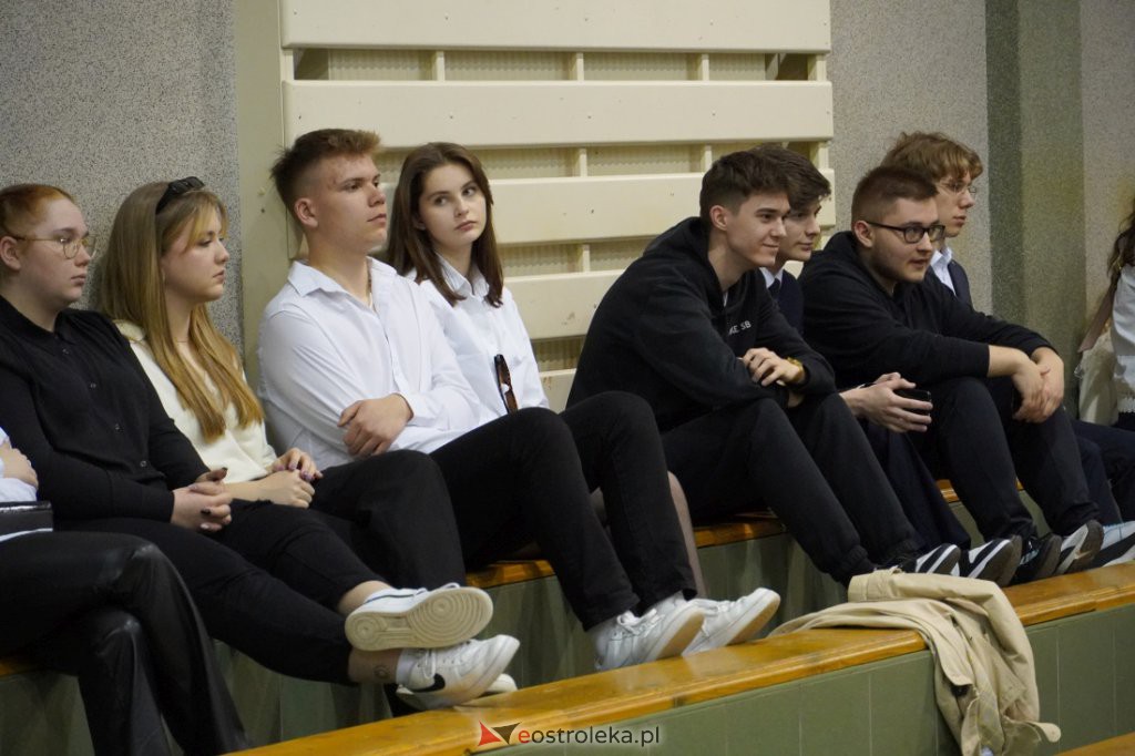 Zakończenie roku szkolnego maturzystów z III LO 2021/2022 [28.04.2022] - zdjęcie #12 - eOstroleka.pl