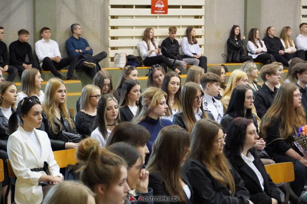 Zakończenie roku szkolnego maturzystów z III LO 2021/2022 [28.04.2022] - zdjęcie #19 - eOstroleka.pl