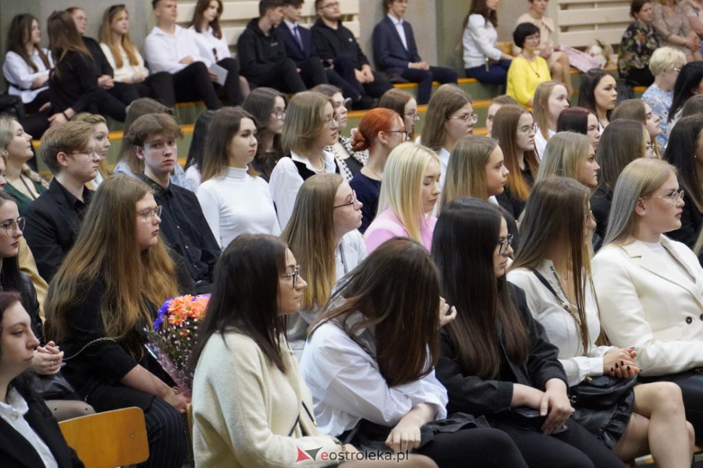 Zakończenie roku szkolnego maturzystów z III LO 2021/2022 [28.04.2022] - zdjęcie #20 - eOstroleka.pl